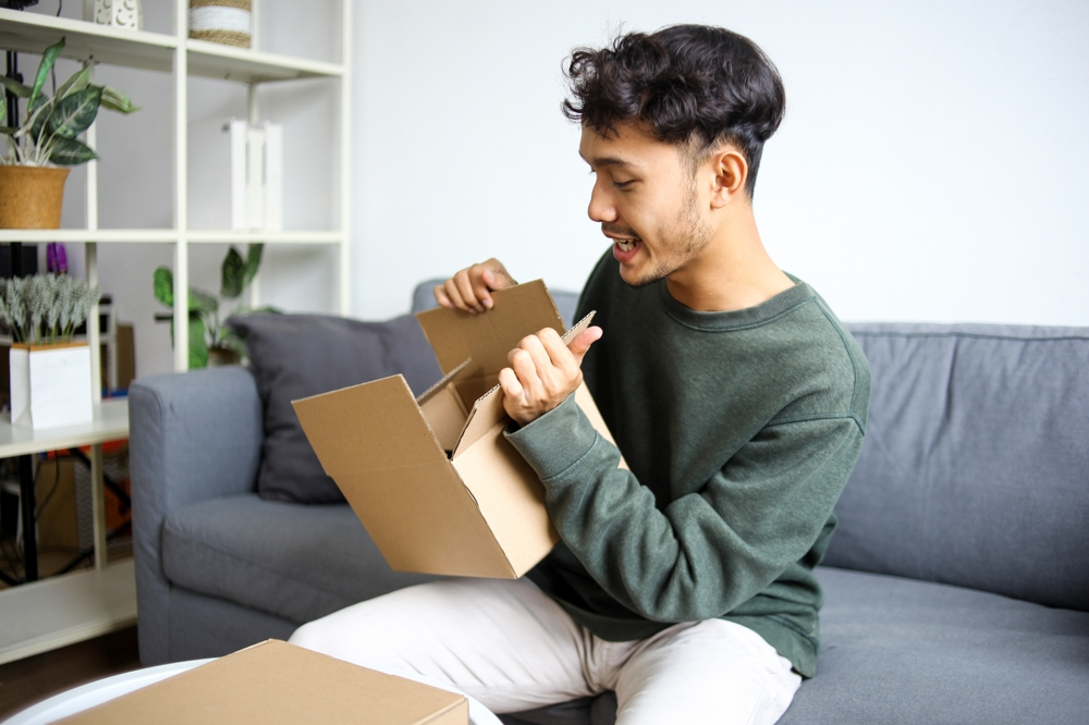 Moving tips for people in their 20s relocating in Chicago.