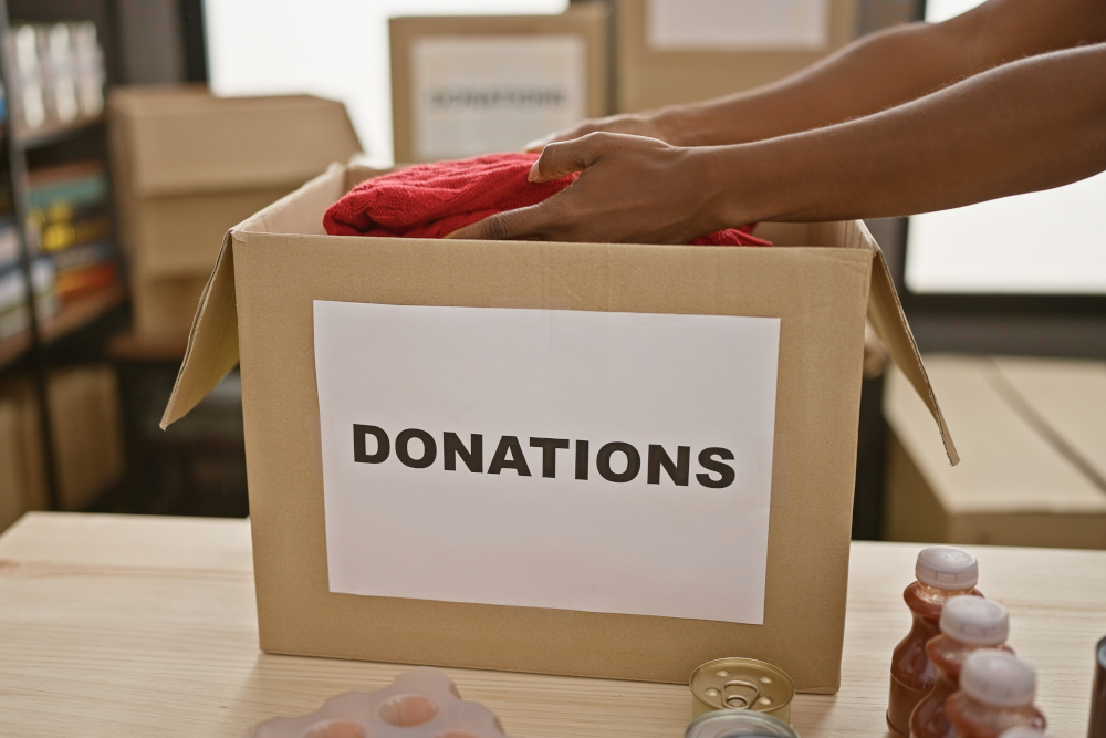 How to choose items to donate when moving in Chicago.