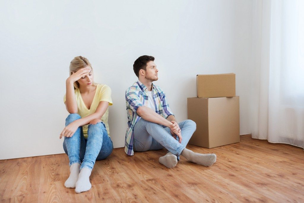 couple unhappy with how hard it was to move by themselves