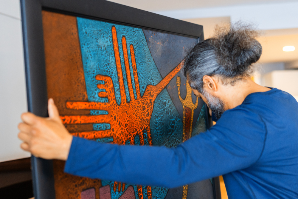 New city movers properly packing pictures.