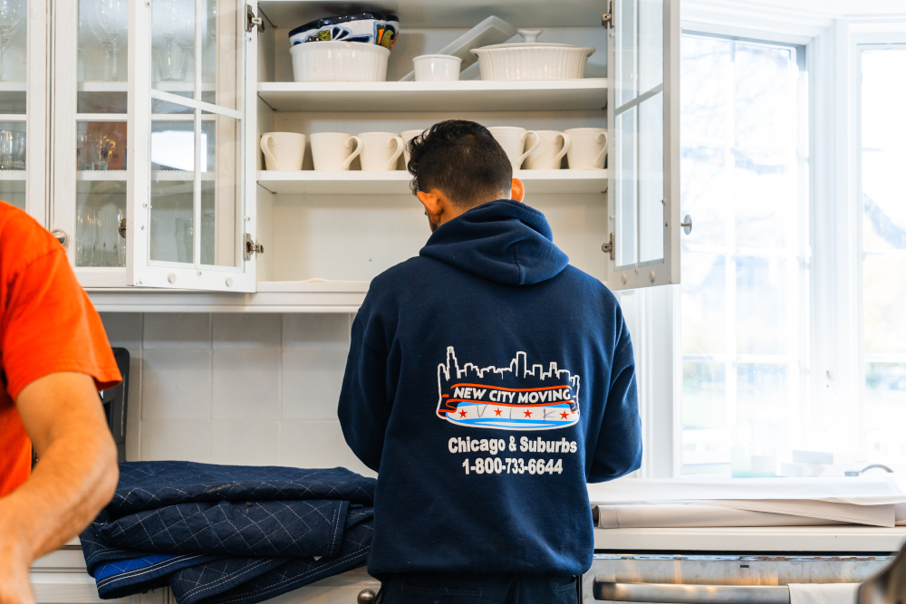 New city moving mug packing.