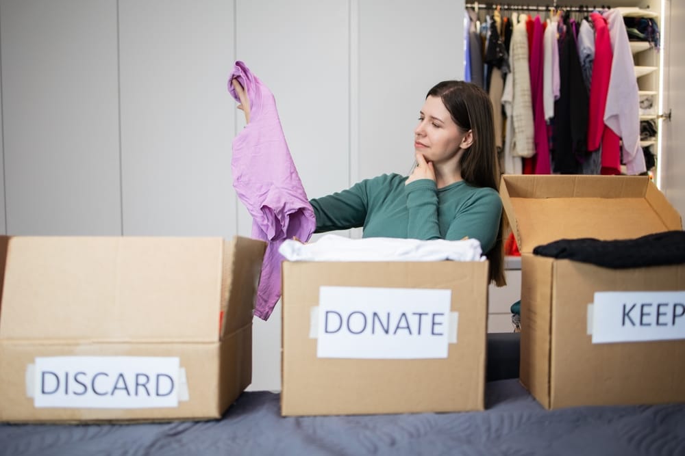 Guide for decluttering before moving.